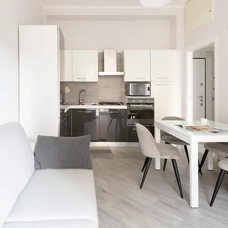 Adorable Centre, 2 Bd, 4 Guests Apartment Milan