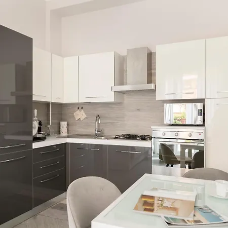 Adorable Centre, 2 Bd, 4 Guests Apartment
